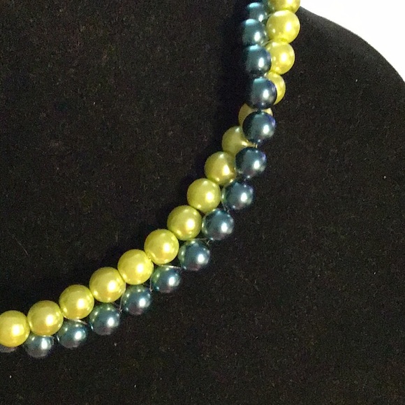 2strands attached faux pearls, twist necklace, w/silver metal lobster claw clasp - Picture 5 of 5